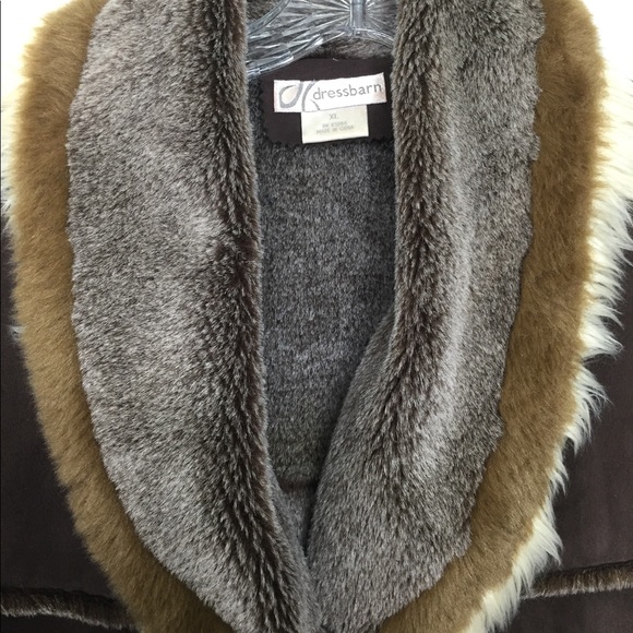 Dressban | Wool Jacket with Faux Fur Collar - Picture 4 of 7